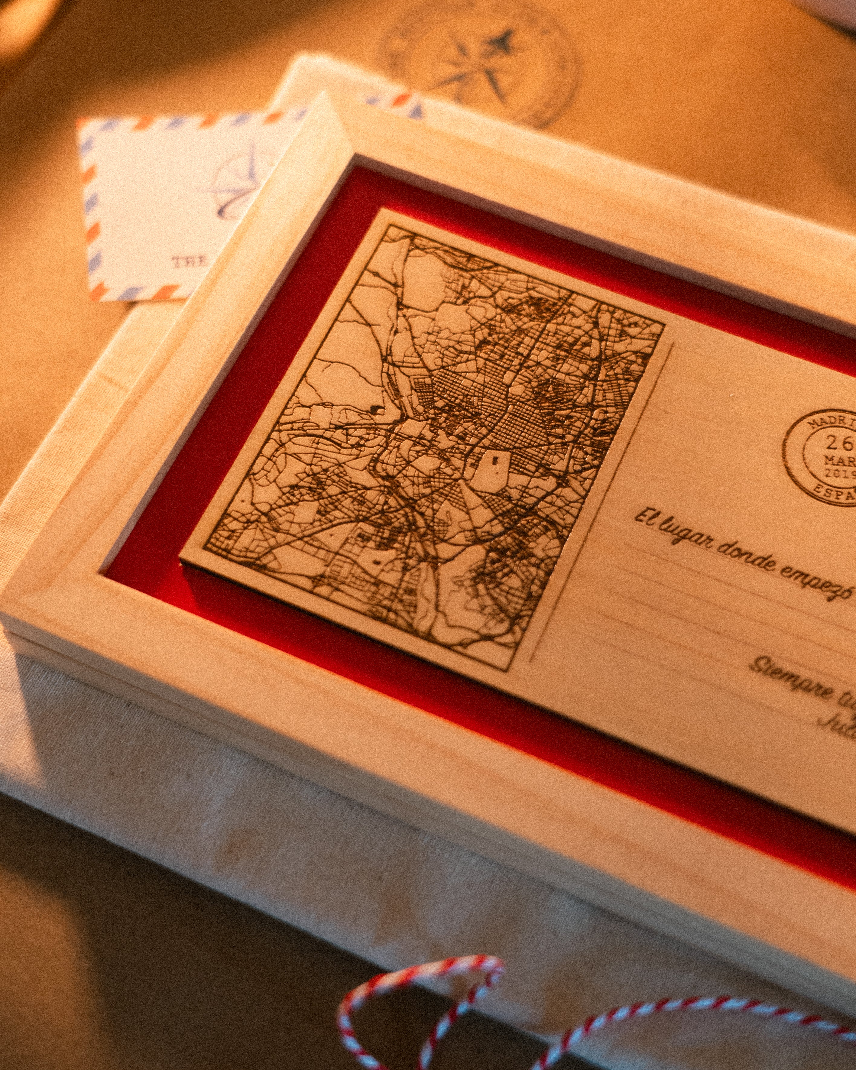 Postal de Madera Personalizada | Rojo