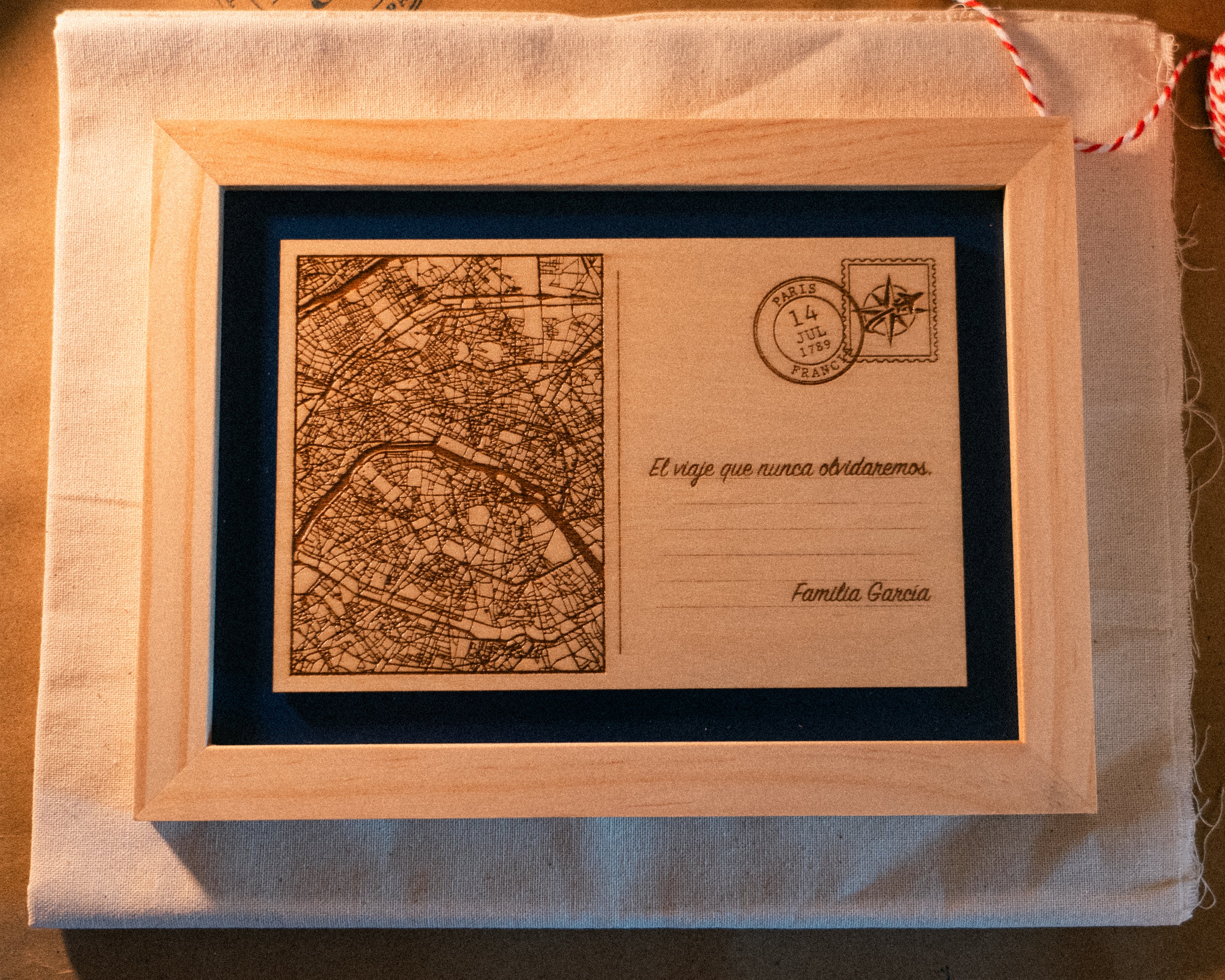 Postal de Madera Personalizada | Azul Marino